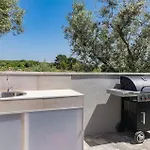 Cubic Nyaraló *