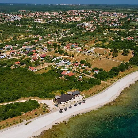 Cubic Nyaraló Póla