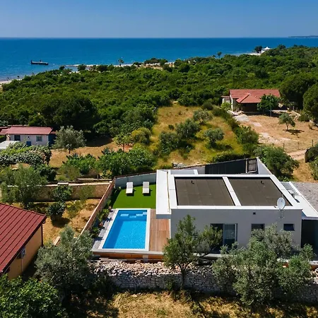 Cubic Σπίτι διακοπών Πούλα